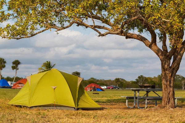 Barraca no acampamento — Fotografia de Stock