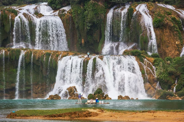 Vodopád ve Vietnamu — Stock fotografie