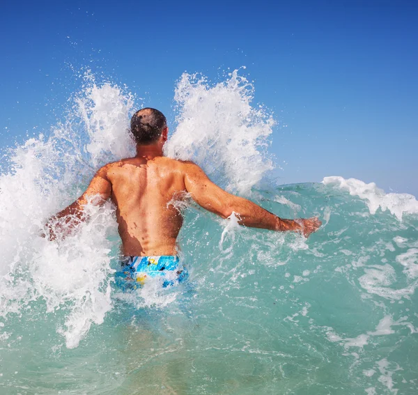 Uomo in onda — Foto Stock