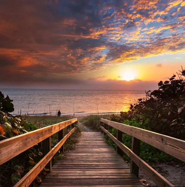 Boardwalk di pantai — Stok Foto
