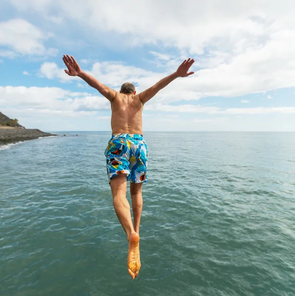 Springen jongen — Stockfoto