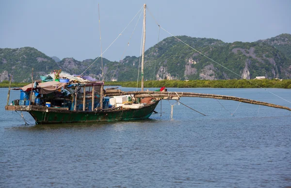 Barco em Halong — Fotografia de Stock