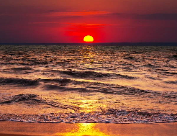 Zonsondergang op zee — Stockfoto