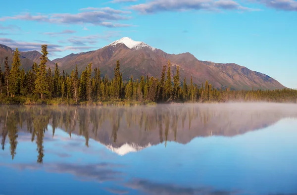Озеро на Алясці — стокове фото