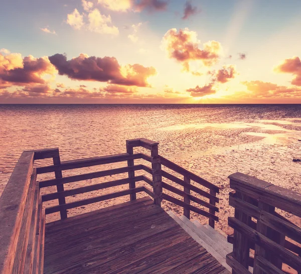 Boardwalk on beach — Stock Photo, Image