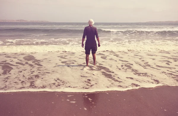 Man on beach — Stock Photo, Image