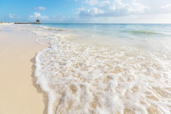 海滩风景的海浪 — 图库照片