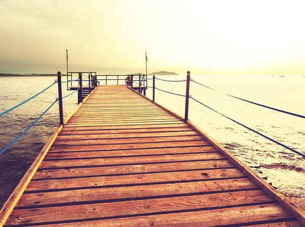 Boardwalk on beach — Stock Photo, Image