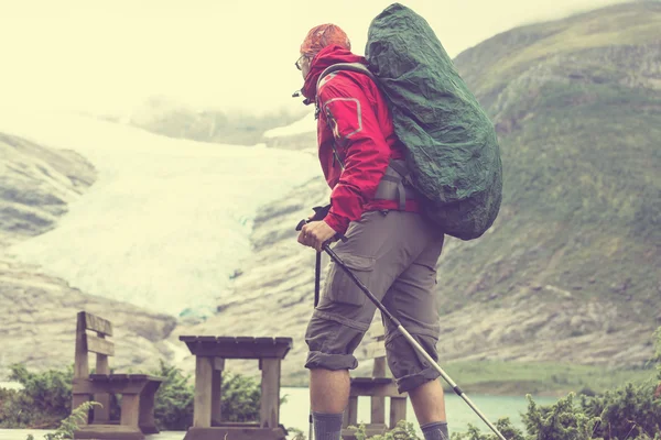 ノルウェーの山々 でのハイキングします。 — ストック写真