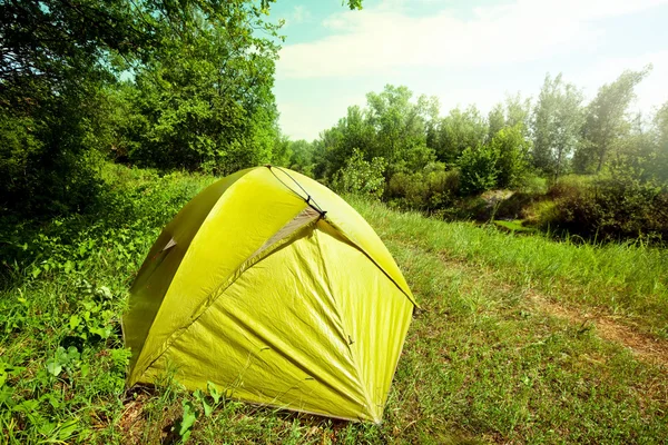 Tenda em prados — Fotografia de Stock