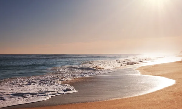 Zonnige strand — Stockfoto