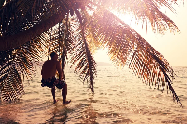 Man on the beach — Stock Photo, Image