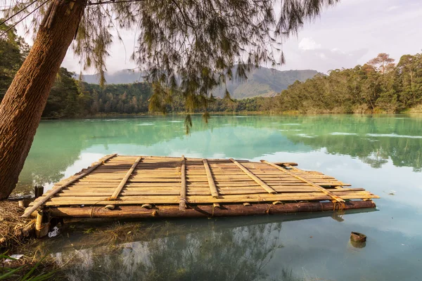 Jezioro w dieng — Zdjęcie stockowe