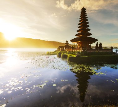 Pura ulun danu Tapınağı