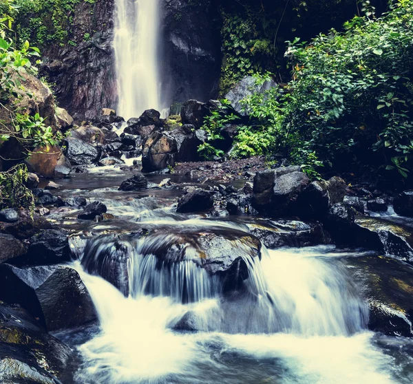 Cachoeira na indonésia — Fotografia de Stock