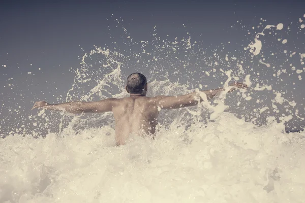 Man in the wave — Stock Photo, Image