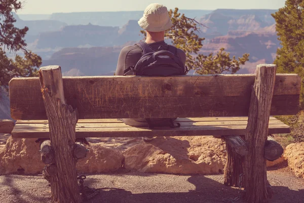 Hombre en el Gran Cañón — Foto de Stock