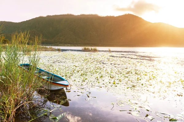 Jezero v indonésii — Stock fotografie