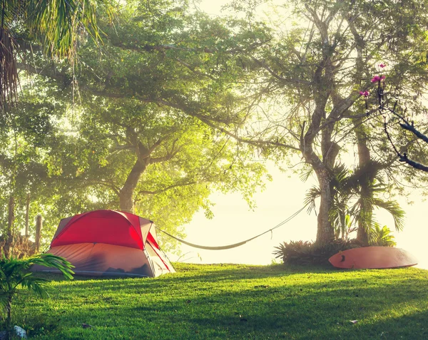 Tent on grassland — Stock Photo, Image