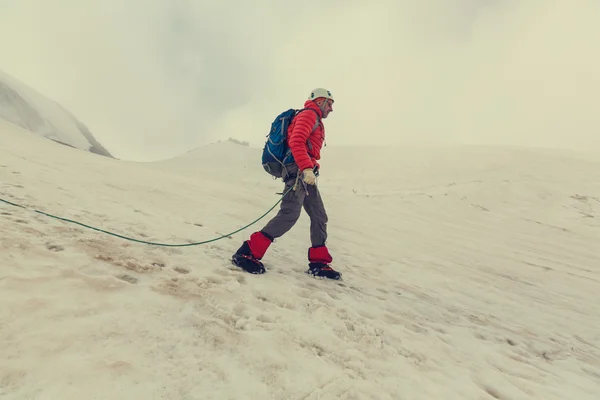 Climber on mountain — Stock Photo, Image