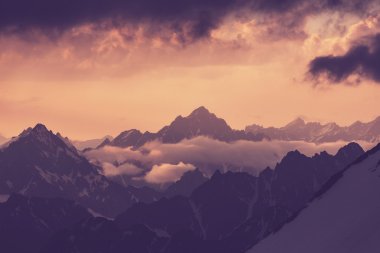 yüksek Kafkas Dağları