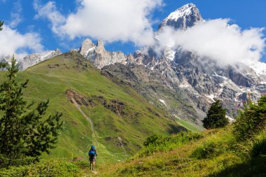 dağlarda yürüyüş