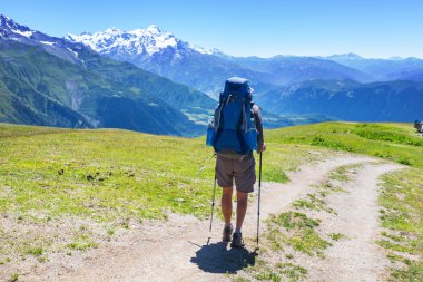 dağlarda yürüyüş