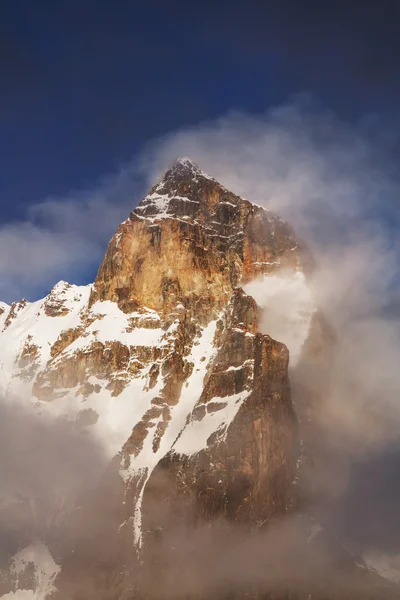 Ushba peak — Stock Photo, Image