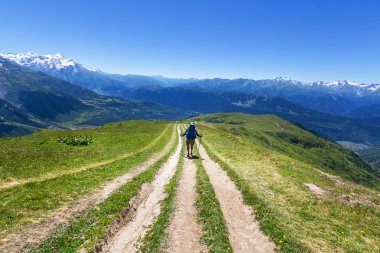 dağlarda yürüyüş