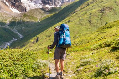 dağlarda yürüyüş