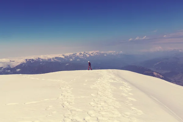 Climber in mountains — Stock Photo, Image