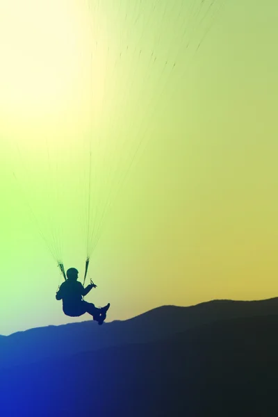 Paraglider in lucht — Stockfoto