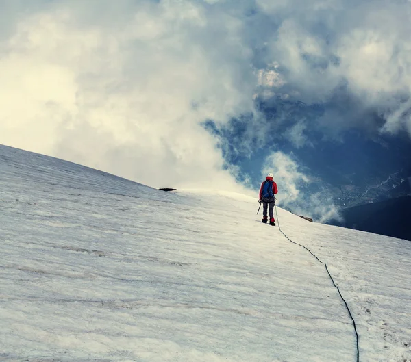 Horolezec na ledovec — Stock fotografie