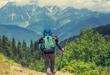 dağlarda yürüyüş