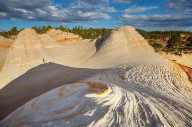 Utah, ABD 'de kumtaşı oluşumları. Güzel Alışılmadık manzaralar.