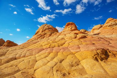 Utah, ABD 'de kumtaşı oluşumları. Güzel Alışılmadık manzaralar.