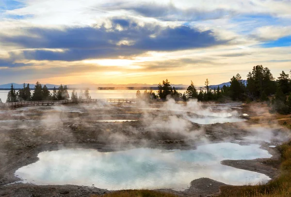 Fondo Natural Inspirador Campos Piscinas Géiseres Parque Nacional Yellowstone Estados — Foto de Stock