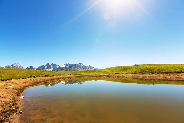 Lake in Caucasus — Stock Photo, Image