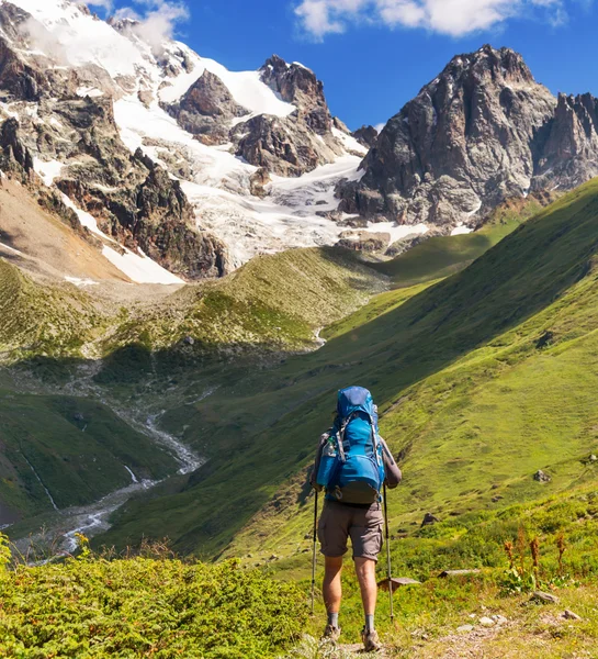 Caminata en las montañas — Foto de Stock