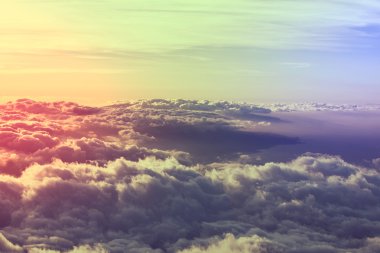 Bulutların üstünde