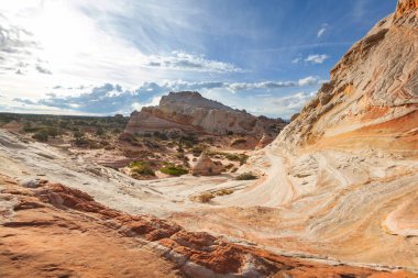 Vermilion Cliffs Ulusal Anıtı. Gün doğumunda manzara manzarası. Alışılmadık dağ manzarası. Güzel doğal arkaplan.