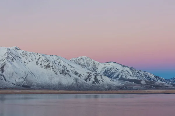 Hermosa Escena Naturaleza Las Primeras Montañas Invierno Sierra Nevada Paisajes —  Fotos de Stock