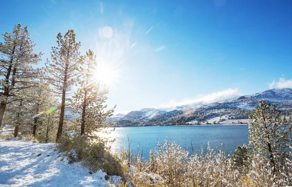 Όμορφη Φύση Σκηνή Στις Αρχές Του Χειμώνα Βουνά Τοπία Της — Φωτογραφία Αρχείου