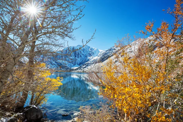 Hermosa Escena Naturaleza Las Primeras Montañas Invierno Sierra Nevada Paisajes — Foto de Stock