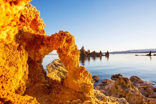 Ongebruikelijke Mono Lake Formaties Bij Zonsopgang — Stockfoto