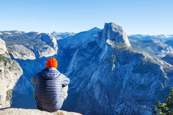 Hiker Enjoying View Yosemite National Park California Usa — Stock fotografie