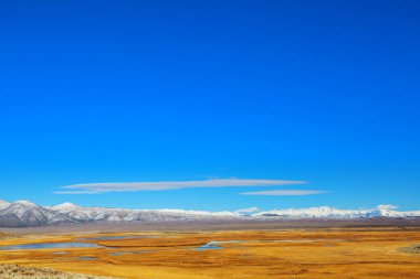 Sierra Nevada Dağı 'nın manzarası. Sonbahar yaprakları. Kaliforniya, ABD.