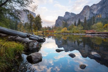 Yosemite Ulusal Parkı, Kaliforniya, ABD 'de güzel bir sonbahar sezonu