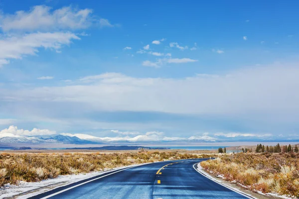 Bergsväg Vinterlandskapet Sierra Nevada Kalifornien Usa — Stockfoto