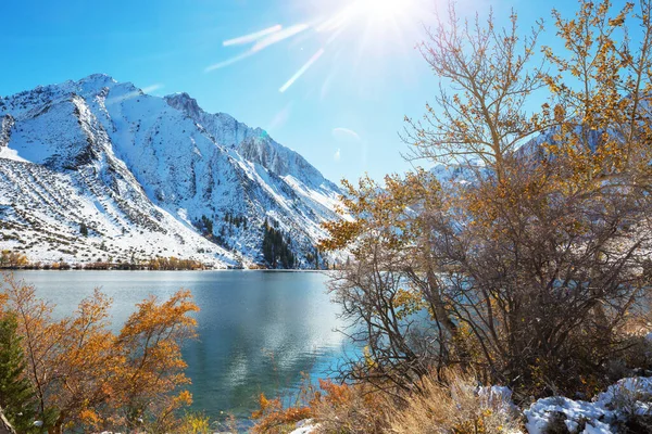 Hermosa Escena Naturaleza Las Primeras Montañas Invierno Sierra Nevada Paisajes — Foto de Stock